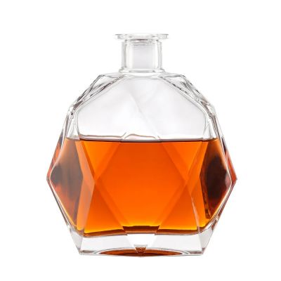 2023 Hot selling customized wholesale 500ml 750ml star shell whiskey vodka glass bottle