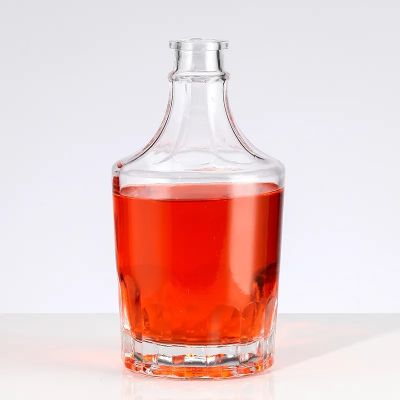 Guaranteed quality unique 700ml 750ml Extra Flint Clear Spirits Liquor Bottle Customized Logo 550ml Gin Vodka Glass Bottle