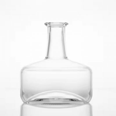 700ml 70cl Long Neck Round Shape Short Body Glass Liquor Bottle With Wide Cork Finished