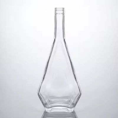 High end customizable logo750ml Super flint Gum Vodka whiskey Liquor triangles glass bottles with cork