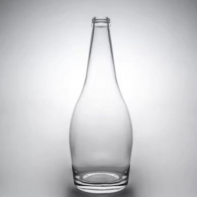 Hot sale customization 700ml 750ml glass bottles Super Flint glass bottles Whiskey Rum vodka with screw cap