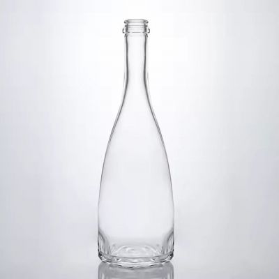 Customized 700ml 750ml Super Flint Spirit Glass Bottle with Flower Bottom for Whisky Vodka Tequila for Distillery