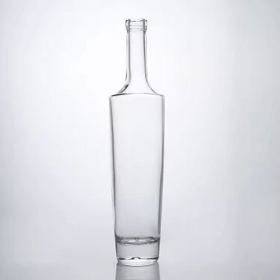 Cylinder 700ml 750ml Customized Super Flint Spear Spirit Glass Bottle with Cork for Whisky Rum Gin Beverage for Distillery