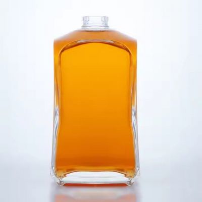 Accept Customized logo clear 500ml 1000ml glass bottle beverage liquor for distillery use with lid