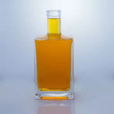 Regular square shaped glass bottle thick bottom clear 700ml liquor whisky vodka gin rum spirits with cork