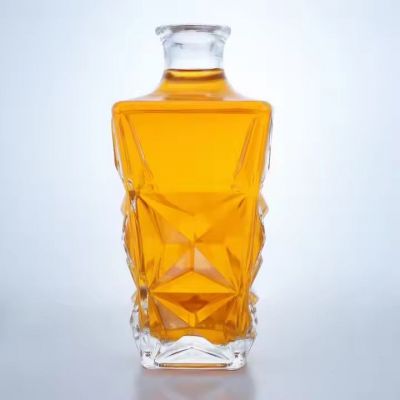 High quality embossed bottle square shaped 800ml liquor glass bottle whisky brandy gin tequila glass bottle with cork top