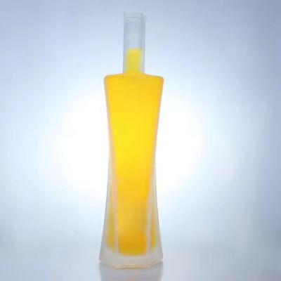 Botella de cristal transparente caliente del tequila de la venta 500ml 700ml 750ml con el corcho