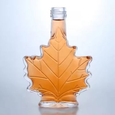 500 ml maple leaf shape transparent glass bottle with screw cap for gin whiskey vodka tequila rum