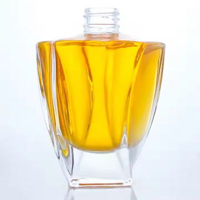 750ml diamond Shape Flat Shoulder Thick Bottom Vodka Whiskey Rum Gin Glass Bottle with Screw Cap