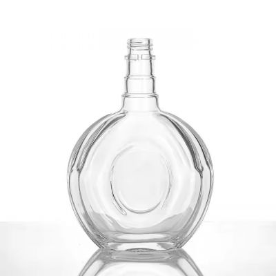 Best selling 700ml empty clear liquor bottle vodka whiskey glass bottle with screw cap