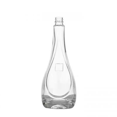 Hot Selling 500ml 750 ml Spirits Liquor Bottles Clear Empty Gin Vodka Glass Bottle with Wine Label