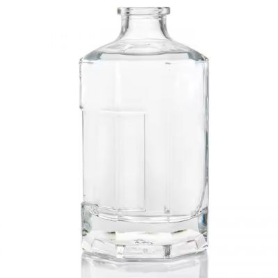700 ml Factory wholesale custom empty vodka gin rum glass bottle