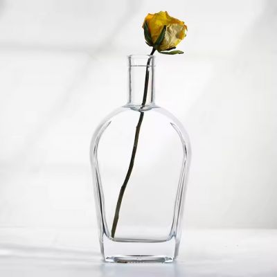 Customized 750ml transparent Spirit Liquor Bottle 750ml Gin Whiskey Wine Vodka Glass Bottle with cork