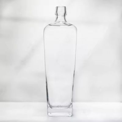 Factory Customized 750ml transparent Spirit Liquor Bottle 750ml Gin Whiskey Wine Vodka Glass Bottle with cork