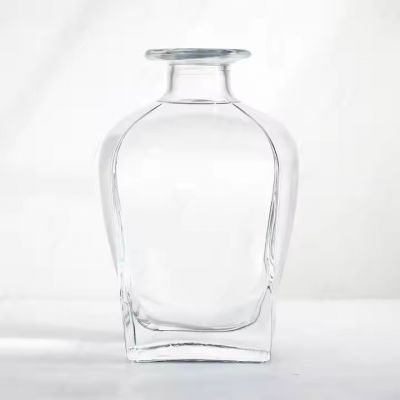 Hot selling 750ml Exquisite Empty Rum Whisky Vodka Spirit Liquor Glass Bottle with Corks