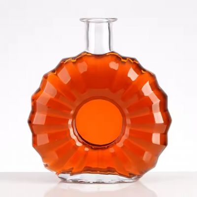 New design of brandy xiangri-deci style fine transparent glass bottle