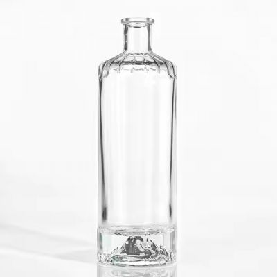 Storage luxury surface 500ml 700ml 750ml beverage glass whiskey bottles with screw cap