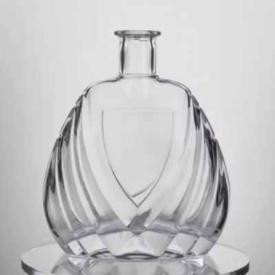 Manufacturer different sizes customizable 500ml 700ml 750ml glass bottles for whisky rum gin