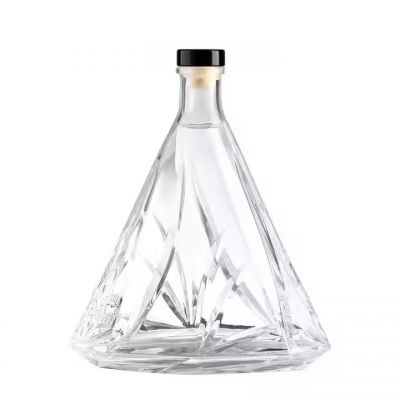 Factory Custom 500ml clear Triangle Shape Glass Bottle With Cork