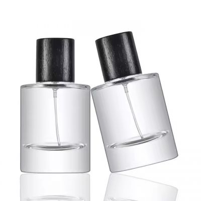 Custom Made 50ml Thick Bottom Round Spray Bottle Transparent Short Glass Perfume Bottle With Black Sprayer Lid