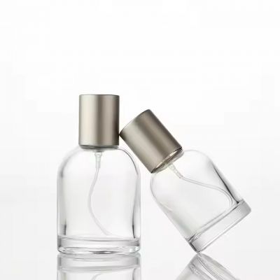 Wholesale Thick Bottoming Simple 30ml 50ml Clear Glass Perfume Spray Bottles with Custom Logo