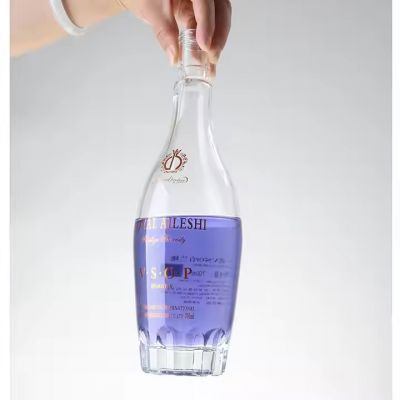 Wholesale Classic Design Bottles for Vodka Gin Empty Glass Bottle 500ml 700ml Liquor Fancy Costume with Cap