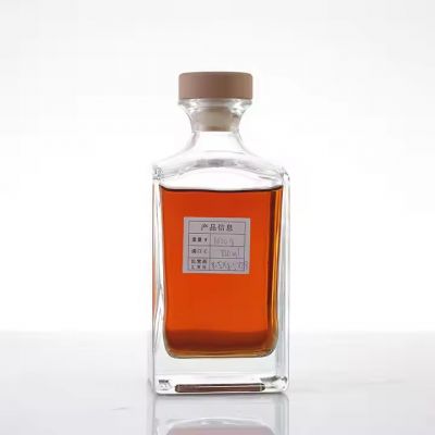 Whisky Vodka Bottle Manufacturer Square Shape Clear Glass Bottle for Liquor 700ml Spirits Brandy Wholesale