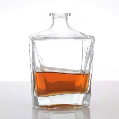 Luxurious Design Empty 500ml Square 700ml Tequila Brandy Whiskey 750ml Transparent 1000ml Spirit Bottle Customized Cork Stopper