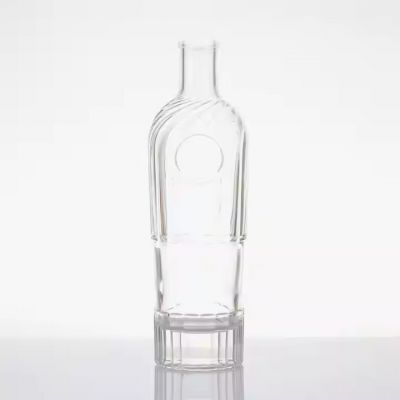 Factory Direct Sale Brand New 750ml Vodka Bottle With Cork Design Water Glass Bottle for Tequila Whisky