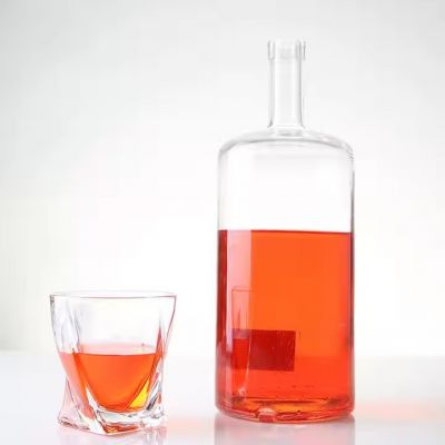 New Design 700ml Glass Vodka Liquor Bottle Brandy Rum Whiskey Bottle with Screw Neck Finish and Aluminum Lids