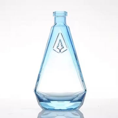 Wholesale Recycled Glass Bottles Hot Stamping Glass 700ml 750ml Spirit Bottle Whisky Vodka With Sealed Cork Lid