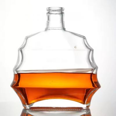 Wholesale Customized Unique Glass Spirits Bottles 500ml 700ml 750ml Cork Sealing Vodka Rum Gin Liquor Bottle Packing