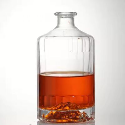 Elegant Line Design 500ml 700ml 750ml 7000ml Whiskey Vodka Gin Glass Bottles for Rum
