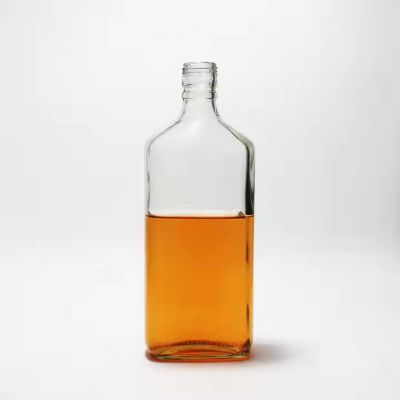 Hot Sale 750ml Crystal Glass Liquor Bottle for Spirit Vodka Brandy Rum Gin Alcohol with a Screw Cap 