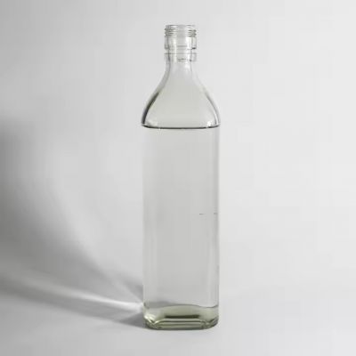 Food Grade High Clear 700ml Whisky Vodka Bottle Empty Competitive Price Gin Rum Tequila Glass Bottle with Screw Cap