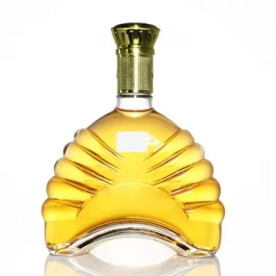 Hot Sale Unique Shaped Empty Super Flint Clear Glass Bottle for Liquor XO Spirit with a Gold Premium Cap Made in China