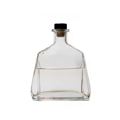 Wholesale clear Empty 700ml Custom Beautiful Glass Bottle for Liquor Vodka Rum Whiskey with Cork