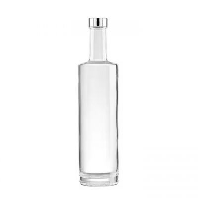 High - Quality700ml Clear Glass Liquor Bottle With Metal Cap Premium Beverage for Vodka Whiskey Alcohol Packaging Solution