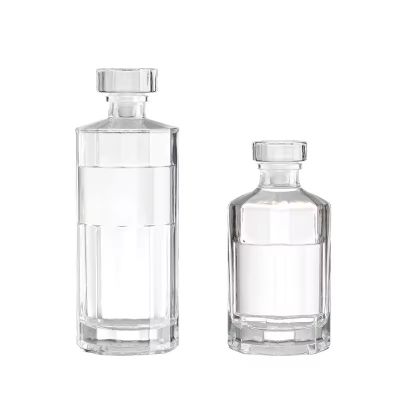 Factory Direct Sale Round Shape Embossed Glass Whiskey Bottles 500Ml Fruit Wine Empty Glass Bottles with Cap