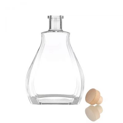 Wholesale 100ml-750ml Clear Glass Bottles for Whisky Vodka Tequila Wine Champagne Cork Screw Cap for Diffuser Water