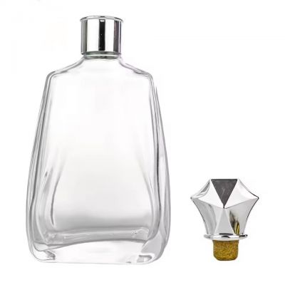 Luxury 700ml Flat Shape Glass Bottle for High-end Brandy Cognac XO Custom Logo Elegant Empty Spirit Liquor Bottle