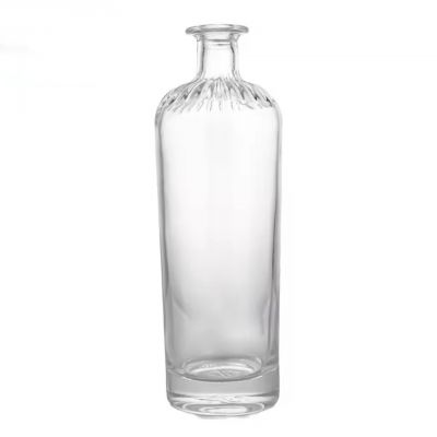 Wholesale 750ml Custom Clear Glass Liquor Bottle with Embossed Shoulder and Wooden Cork for Gin Whiskey Vodka Flint Glass Bottle