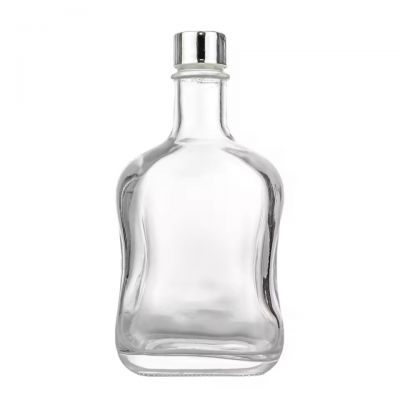 700ml Flat Square Glass Bottles with Cork Hot Sale Customized Low-price with Screw Cap Compact for Liquor Whiskey Vodka