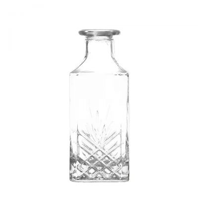 Luxury Desig 500ml 700ml White Exquisite Square Glass Spirit Bottle for Vodka Whiskey Tequila Brandy