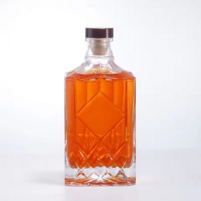 Elegant and High-quality, Customizable square 500ml Whiskey Vodka Brandy Glass Bottle with Cork for Luxurious Dinner Gatherings