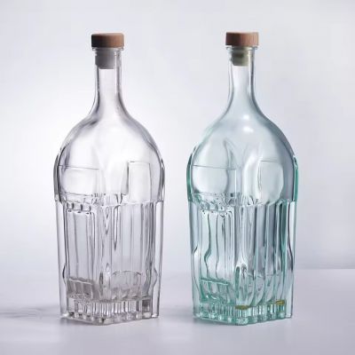 Luxury High Quality Glass 700ml Beverage Bottles with Cork Sealing for Vodka Whisky Rum for Parties Gatherings Festivals