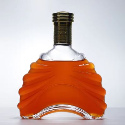 High Quality Luxury 700ml Glass Bottle Customizable Classic Design for Whiskey Vodka Parties and Cocktail Events