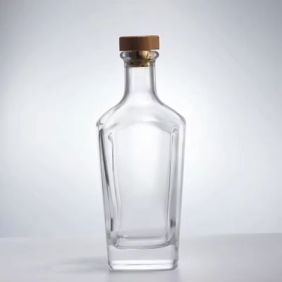 Custom 750ml Clear Glass Bottle with Flat Square Shape and Cork Stopper for Tequila Rum Vodka Whiskey Brandy Wine Storage