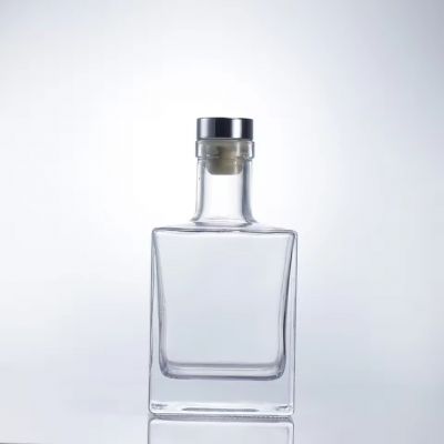 Customizable Luxury Square Glass Crystal Wine Bottle High Quality 500ML 750ML Wooden Cork Stopper for Party Cocktail Tequila