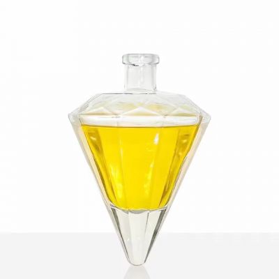 Customized 700ml Super Flint Glass Cork Vodka Bottle for White Spirit and Whisky at Factory Price